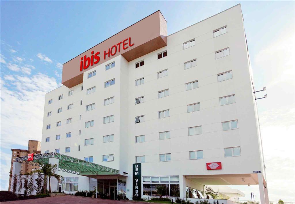 ホテル Ibis Uberlândia エクステリア 写真